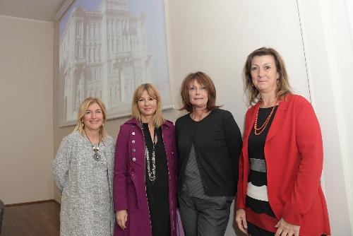 Da sinistra Giovanna Berizzi, il direttore dell'Ufficio scolastico regionale Patrizia Pavatti, l'assessore regionale Alessia Rosolen e il dirigente scolastico del Dante Alighieri di Trieste Fabia Dell'Antonia alla presentazione del convegno su Scuola in ospedale e Istruzione domiciliare in programma a Trieste venerdì 22 novembre.